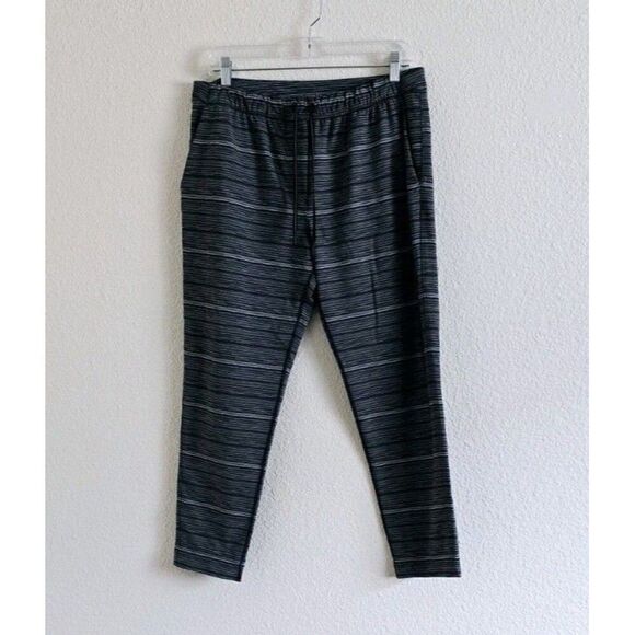 Lululemon Jet Crop Joggers In Cyber Black Deep Coal Est. Size 8 - Picture 2 of 8